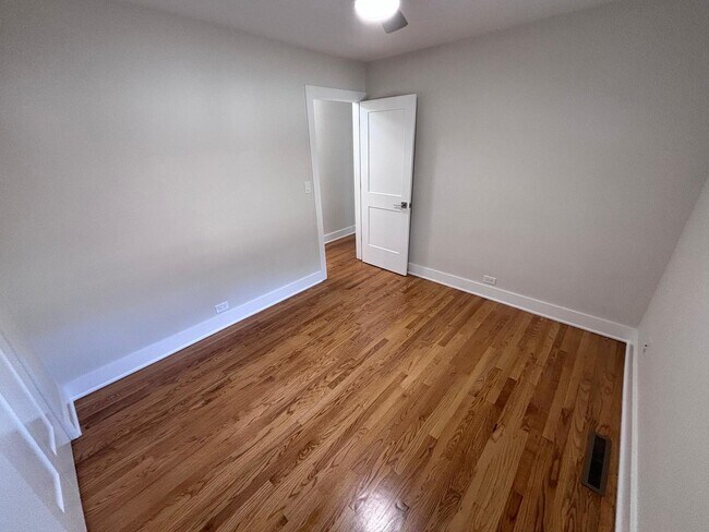 Building Photo - 532 Warren Rd