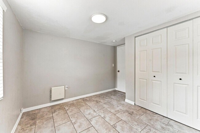 Building Photo - 7235 Orpine Dr N