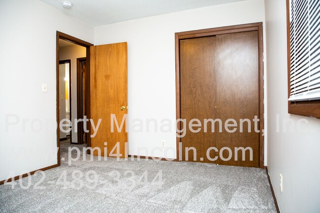 Building Photo - 3 Bedroom and 1.5 Bathroom House For Rent,...