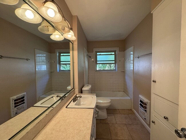 Building Photo - SOUTHERN GARDENS