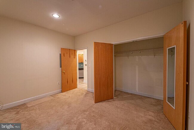 Building Photo - 415 S 19th St