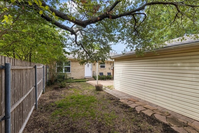 Building Photo - 11143 Joymeadow Dr
