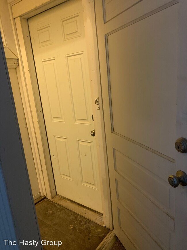 Building Photo - 2 br, 1 bath House - 3241 Gillham Rd - Unit 1