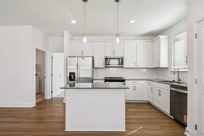 Building Photo - 500 Madelines Mdw Ln
