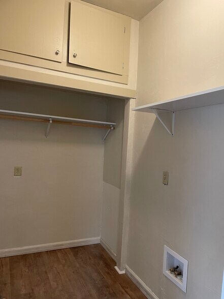 Building Photo - 136 Cross St