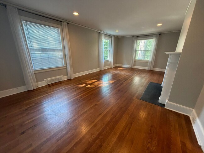 Building Photo - 208 Woodland Dr