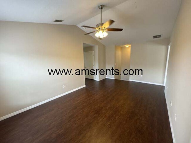 Building Photo - 2110 Justice Ln