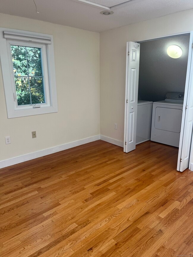 Building Photo - 896 Quinnipiac Ave