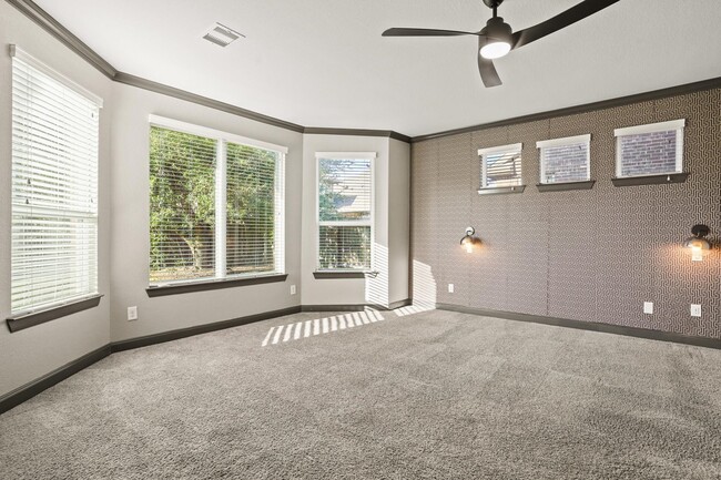 Building Photo - 14105 N Lake Branch Ln