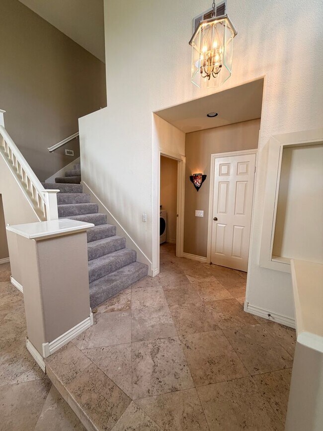 Building Photo - Beautiful 3 Bedroom, 2.5 Bathroom Newport ...