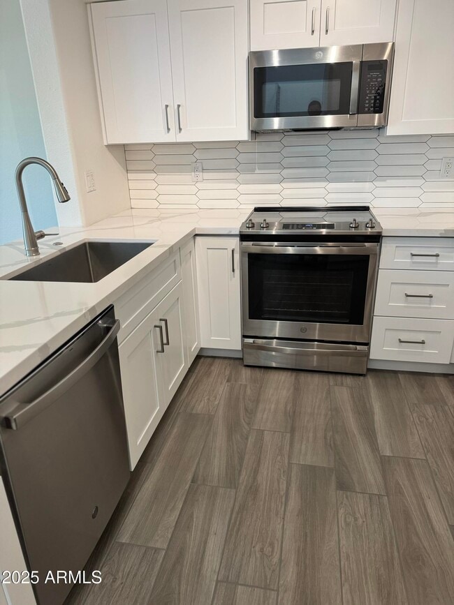 Building Photo - 7960 E Pepper Tree Ln