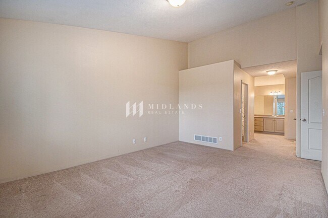 Building Photo - Ranch Townhome in Shadow View