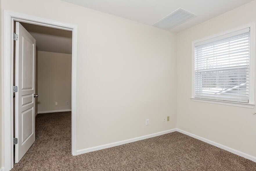 Building Photo - 10430 Carver Falls Rd