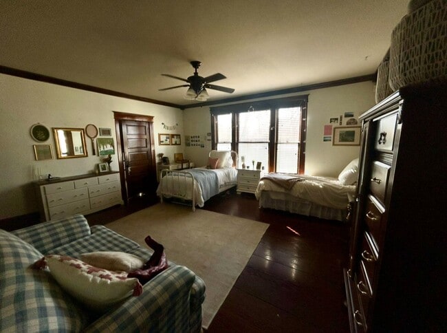 Building Photo - Historical Style Home Minutes from Campus and Downtown Fayetteville