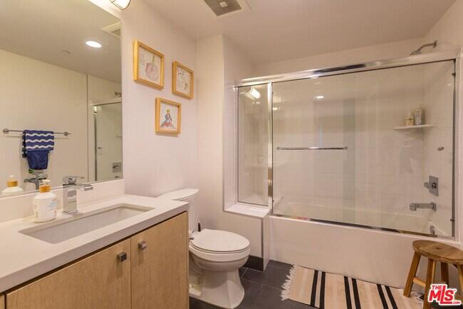 Building Photo - 4240 Laurel Canyon Blvd