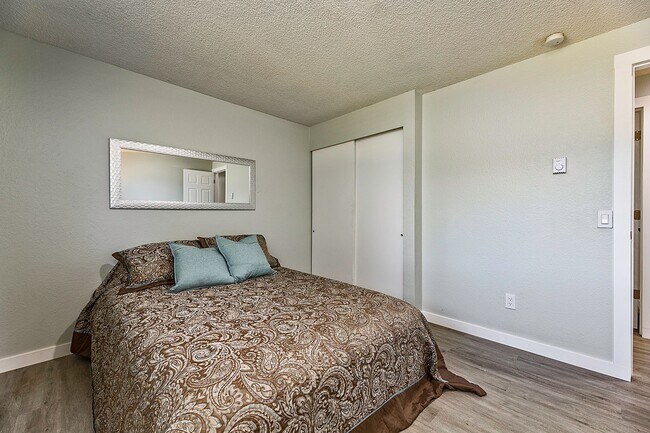 Building Photo - READY SET MOVE!!! GREAT PRICE & LOCATION - Darling Rambler in Olympia