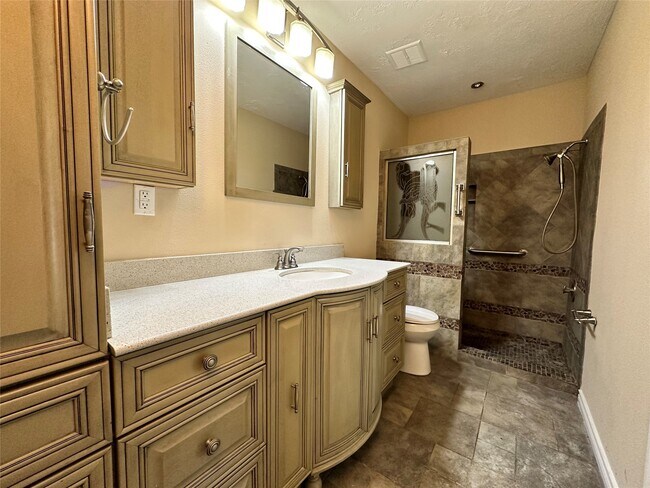 Building Photo - 1606 Stone Lake Dr