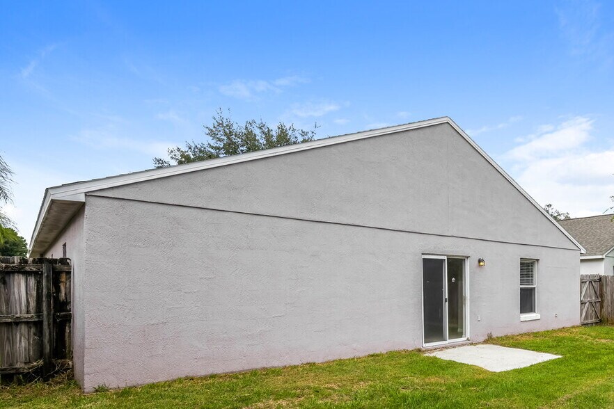 Building Photo - 2317 Hickory Pine St