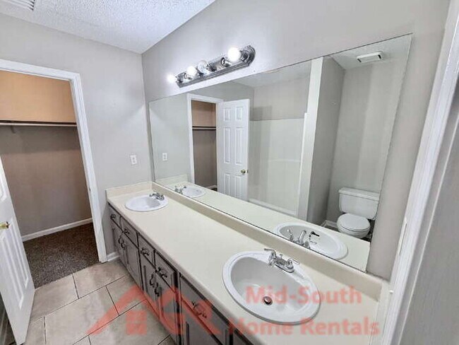 Building Photo - 5827 Hickory Nutt Ln