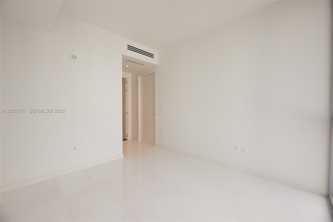 Building Photo - 300 Biscayne Blvd Way