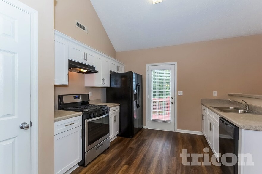 Building Photo - 1131 St Phillips Ct