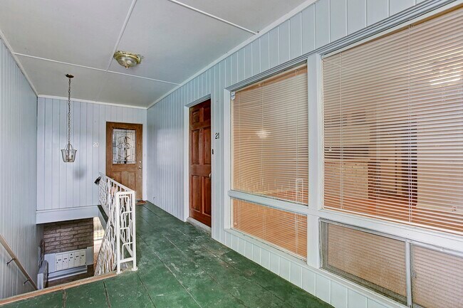 Building Photo - 3271 Sul Ross St