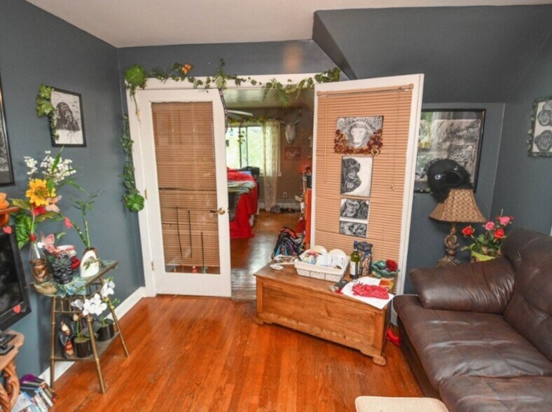 Building Photo - 3332 S Whitnall Ave