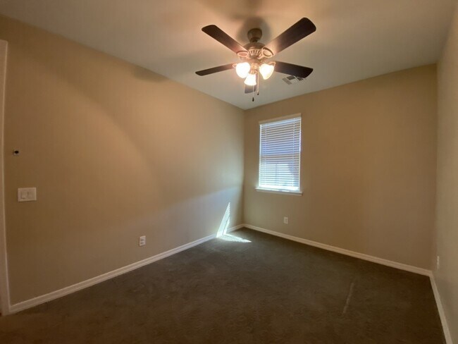 Building Photo - 3726 E Angstead Dr