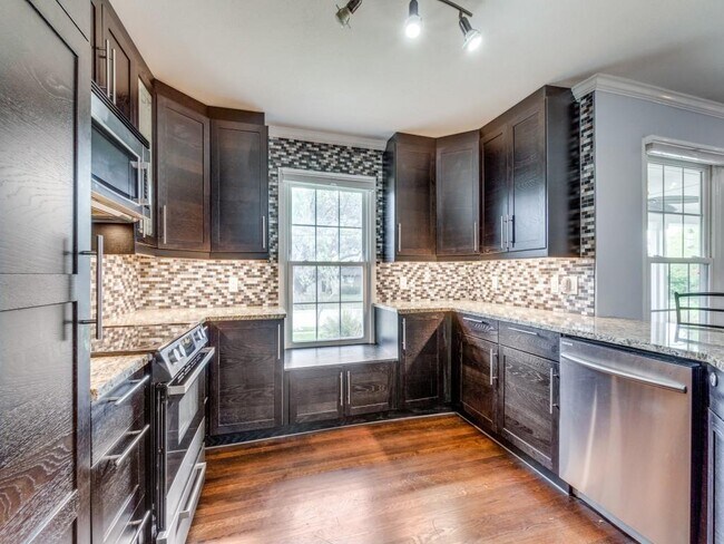 Building Photo - 9520 Ash Creek Dr