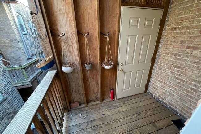 Building Photo - 2032 W Berwyn Ave