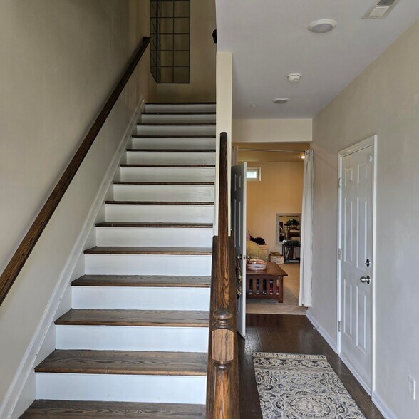 Building Photo - 76 Albert Ct