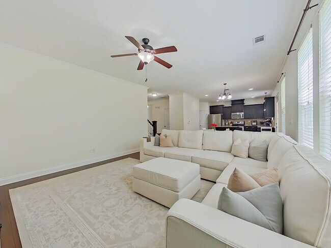 Building Photo - Beautiful 4 Bedroom home in Canterbury Farms!