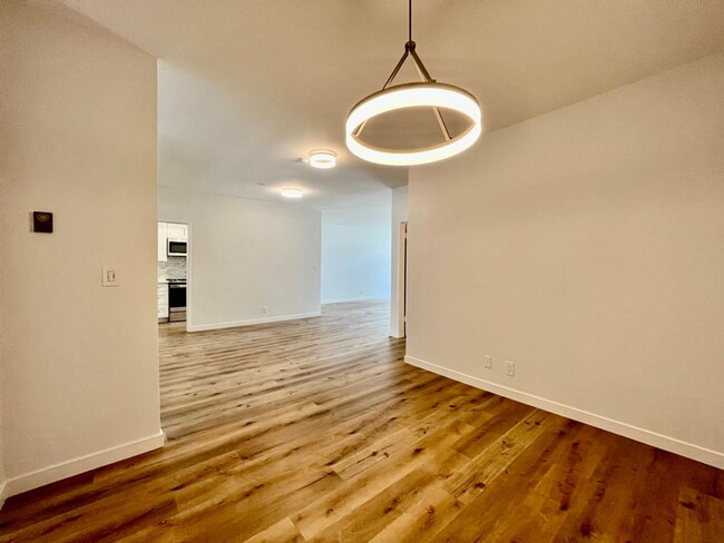 Building Photo - Recently Remodeled Spacious 1Bed/1Bath wit...