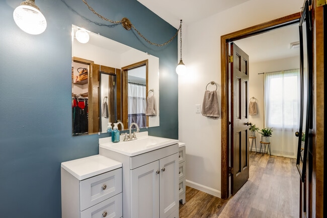 Building Photo - 16450 Dane Ct E