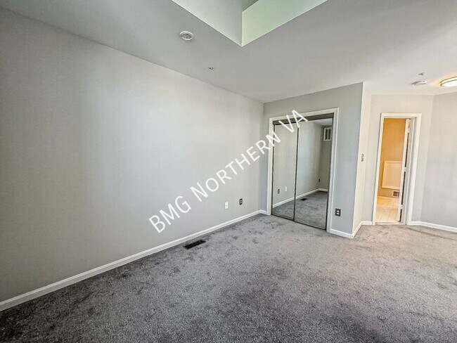 Building Photo - 6956 Ellingham Cir