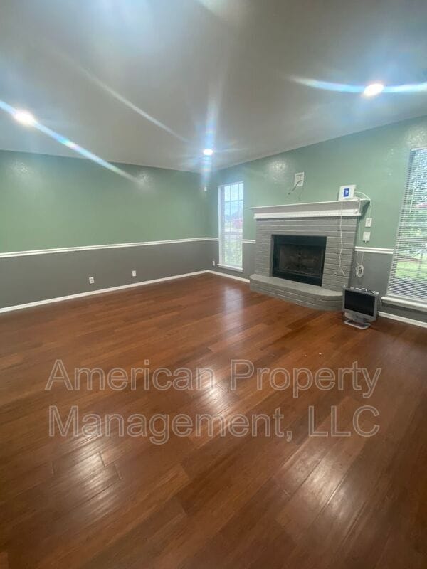 Building Photo - 6318 S Newport Ave