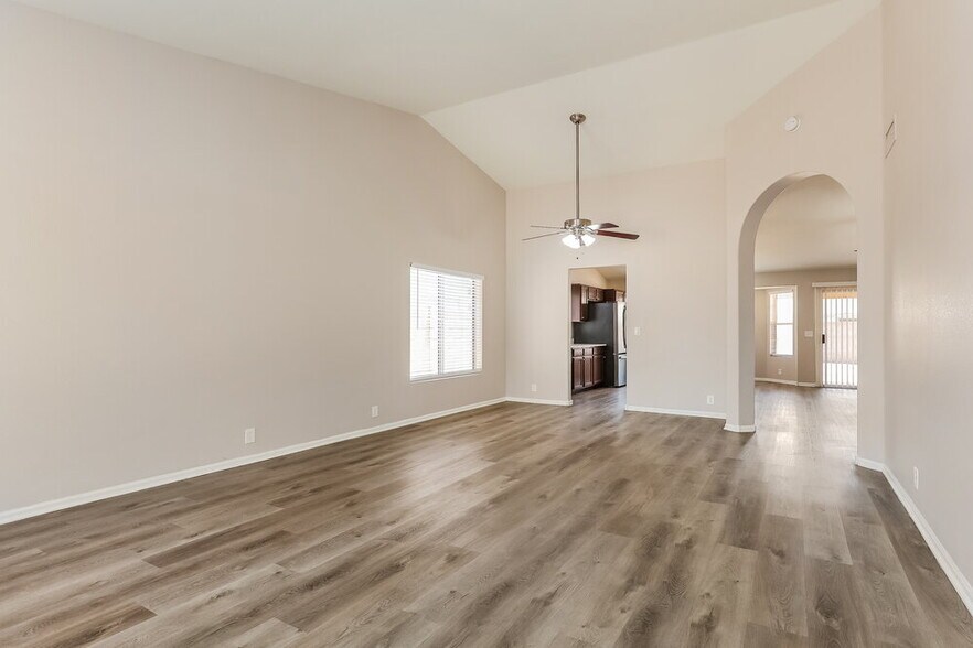 Building Photo - 10249 W Orange Dr