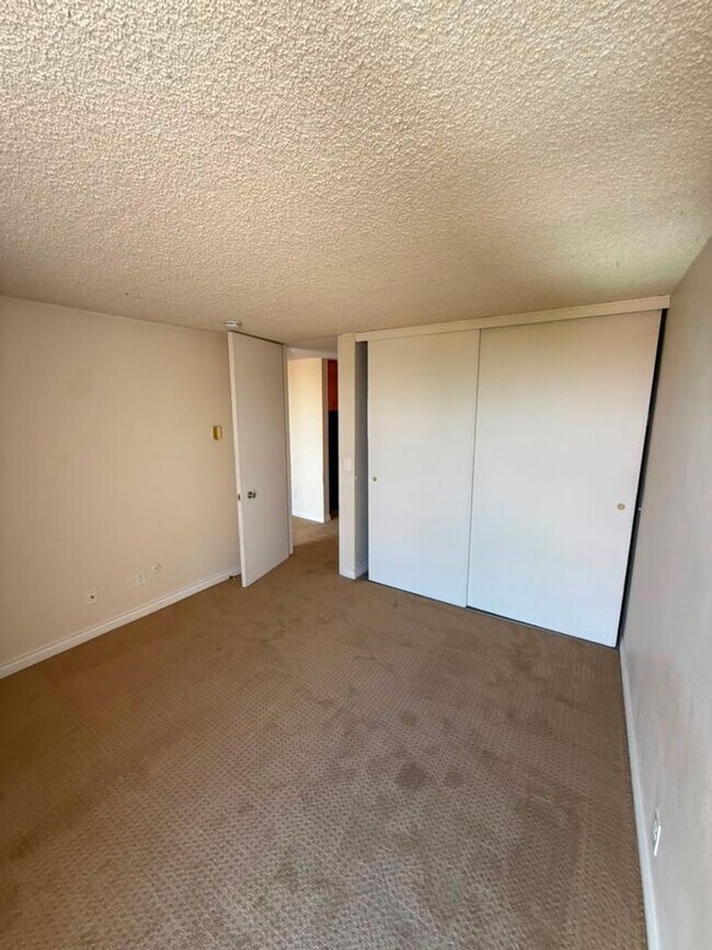Building Photo - One Bedroom 1 Bath- Private Resort Complex Condo in Point Loma