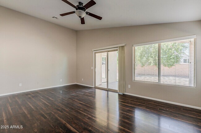 Building Photo - 7358 N 72nd Ave