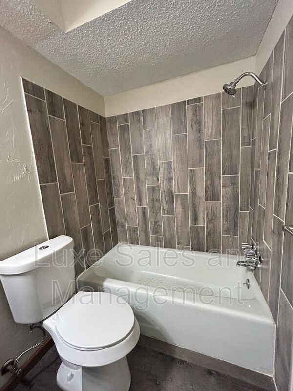 Building Photo - 1307 Summerton Pl