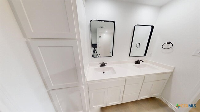 Building Photo - 907 Smoke Tree Ln