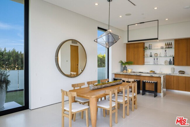 Building Photo - 16801 Oak View Dr