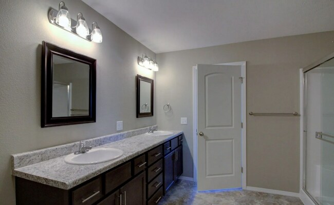 Building Photo - Large 3 bedroom duplex for rent in Battlefield, MO