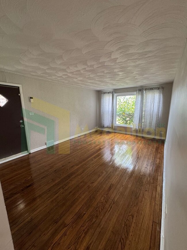 Building Photo - Beautifully Updated 3-Bed Home on a Quiet Block – Move-In Ready!