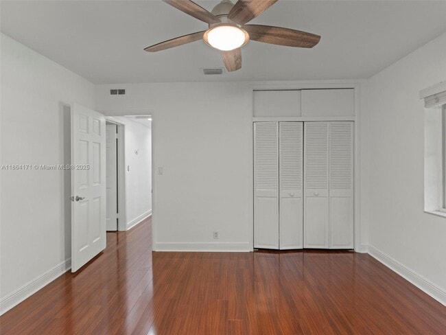 Building Photo - 9310 SW 70th Ave