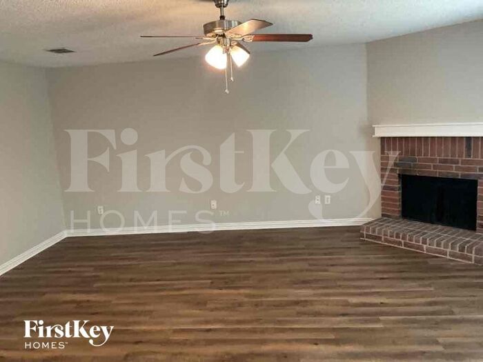 Building Photo - 1610 Cliffbrook Dr