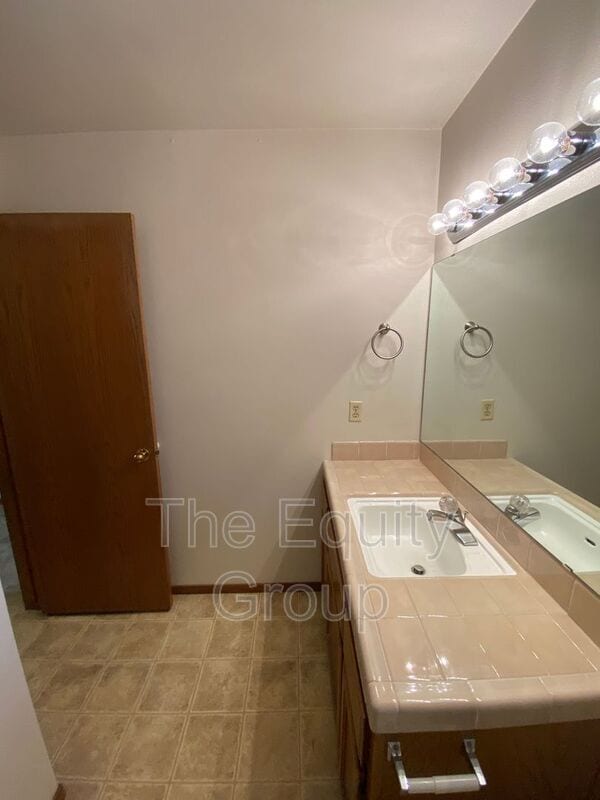 Building Photo - 1348 E Ferguson Ct