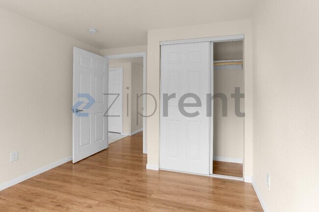 Building Photo - 1413 12th St NE