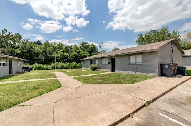 Building Photo - 1310 N Irvington Ave