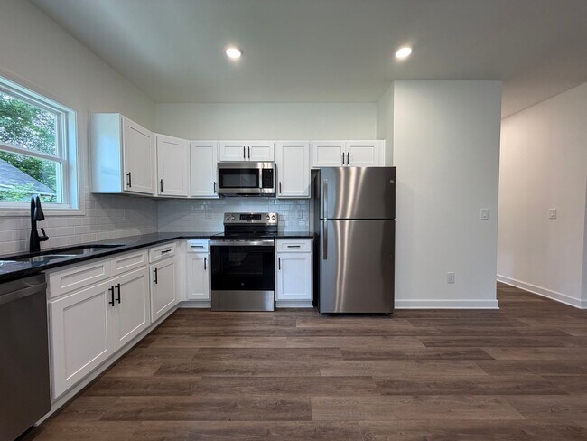 Building Photo - Brand New 3/2 House in Celanese- $1,995